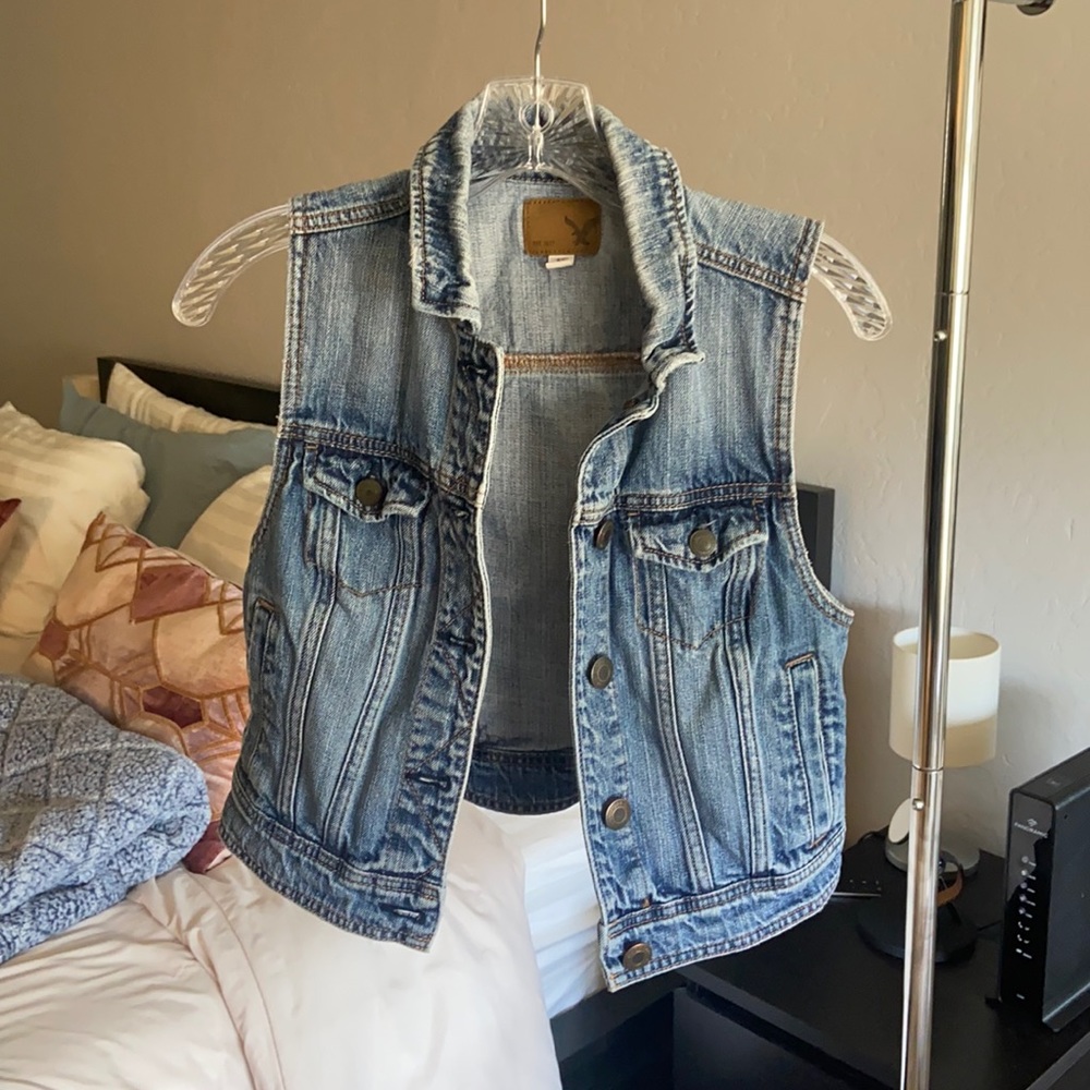 Denim Vest, button-up with pockets, American Eagle, size S/P